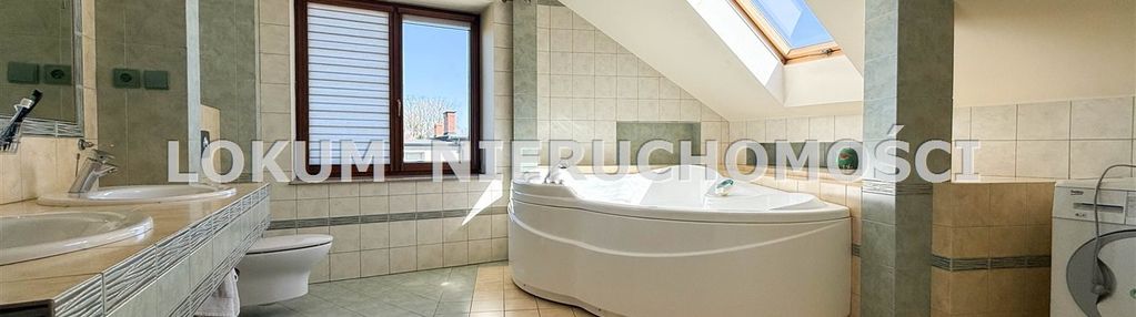 Bzie-klimatyczny dom na malowniczej działce