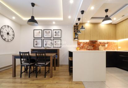 Szeregówka z garażem,4 sypialniami i ogródkiem