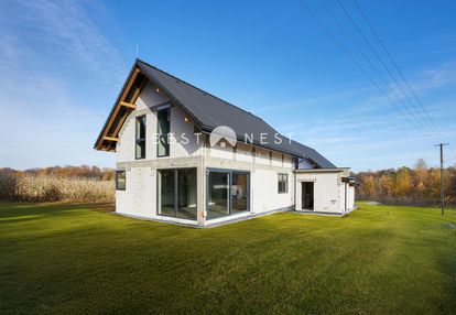 Duży dom w garażem na dwa samochody