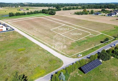 Działki budowlane z mediami – 1083 m² i 1246 m²