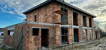 Bliźniak z garażem i ogrodem