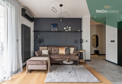 Przestronne, z miejscem postojowym i garderobą