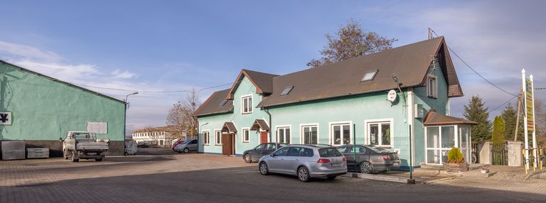 Działka przemysłowa - utwardzony plac z budynkami