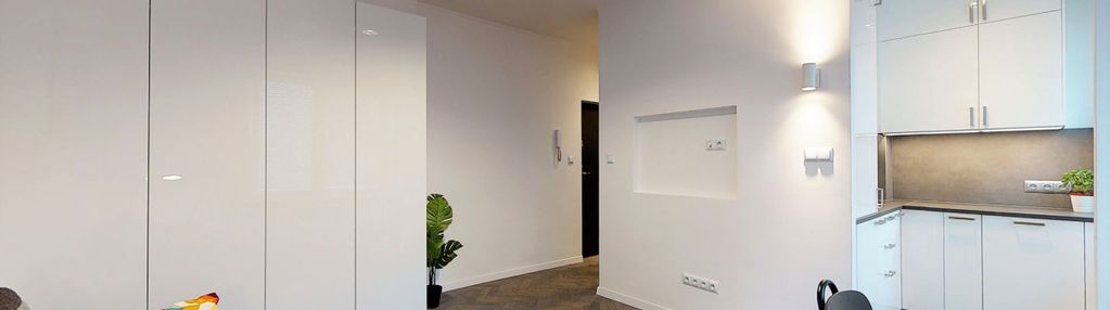 Kawalerka przy ul. hożej w kamienicy z windą