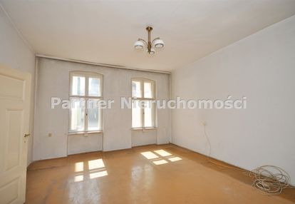 Rynek nowomiejski pierwsze piętro 76m2, kamienica!
