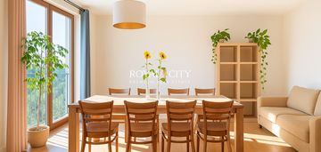 Słoneczne mieszkanie z pięknym widokiem na hlonda.