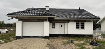 Wolnostojący, parterowy dom blisko stacji pkp