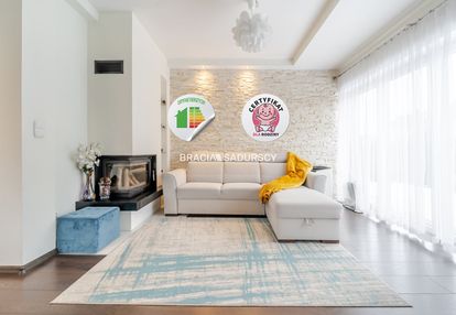 Nowoczesny dom bliźniak w cichej okolicy.