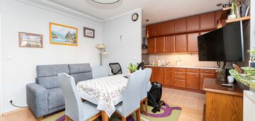 Zadbane 2 pokoje z balkonem na mokotowie