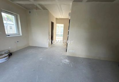 Apartament z miejscem postojowym w hali garażowej.