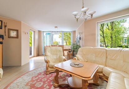 4-pokojowe mieszkanie na zamkniętym osiedlu