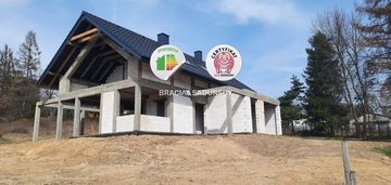 Dom z garażem i pięknym widokiem – głogoczów