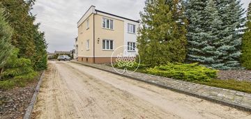 Dom wolnostojący, podpiwniczony, garaż 3 auta,