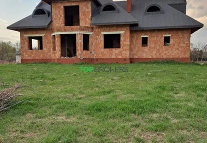 Przestronny dom wolnostojący, stan surowy