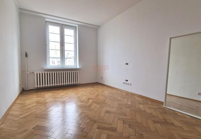 Trzy pokoje / 73 m2 / kamienica / powiśle