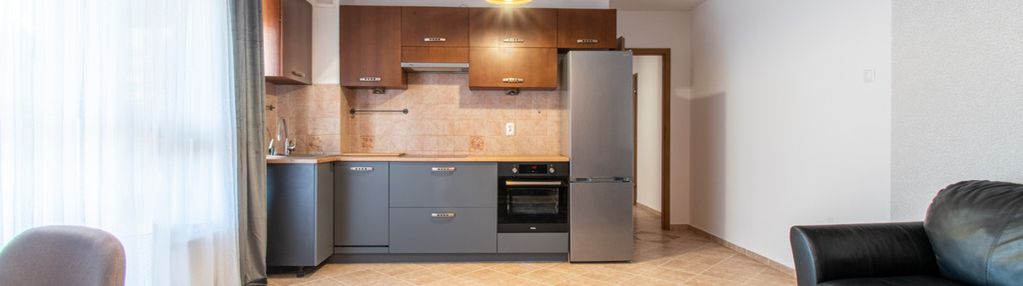 3 pokoje i ruczaj  i czerwone maki i balkon