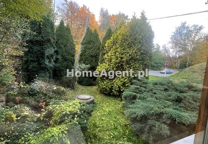 Bezczynszowe mieszkanie w domu jednorodzinnym.