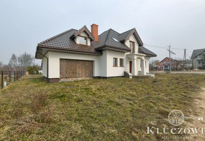 Przestronny dom z dwustanowiskowym garażem