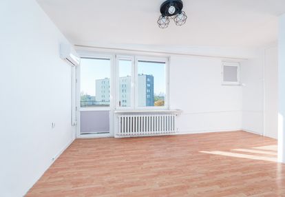 Jasne mieszkanie z widokiem na 7 piętrze