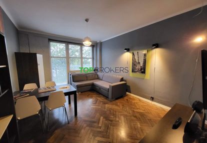 Dwa pokoje z osobną kuchnią, metro, parking