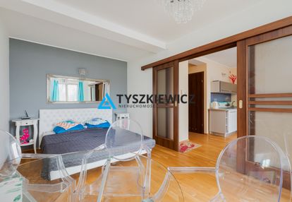 Blisko plaży z windą i parkingiem