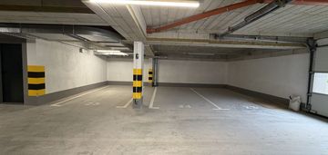 Jedyna kawalerka z miejscem parkingowym/halą garaż