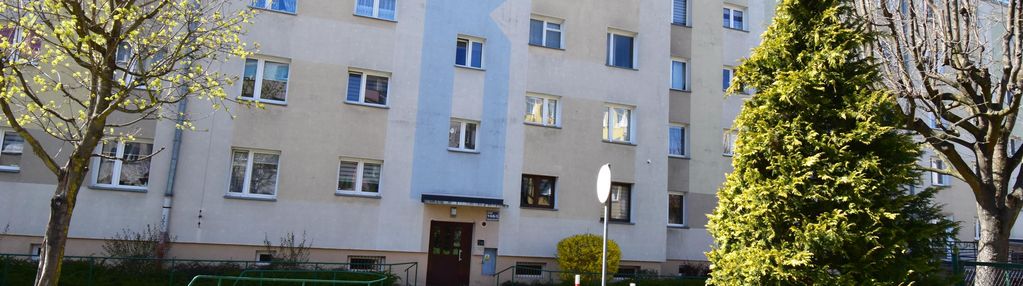 Dwa pokoje, i piętro, balkon , świetna lokalizacja