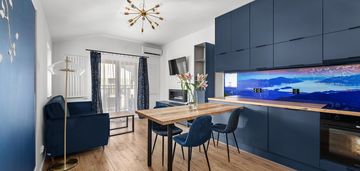 Nowy, dwupoziomowy apartament z domowym spa i klimatyzacją. 5 pokoi.