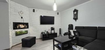 Dwa poziomy i niezależne wejście w centrum.