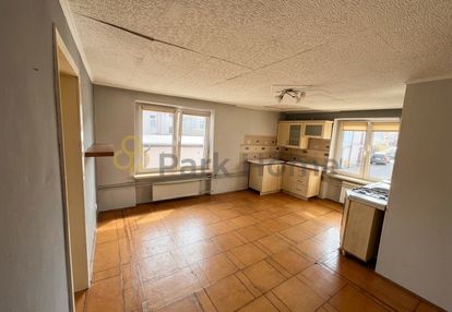 Kamienica w centrum miasta z lokalami użytkowymi