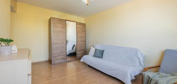 Pierwsze m - słoneczna przestrzeń - parking