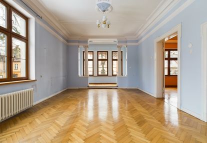 Reprezentacyjny dom w centrum susza