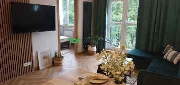 Eleganckie 2 pokoje blisko metra, klimatyzacja