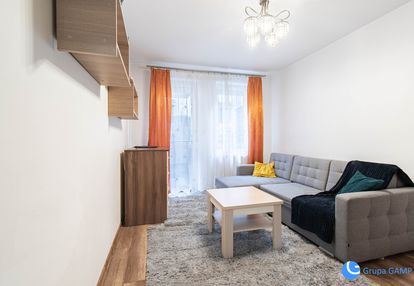 2 osobne pok i balkon i kampus uj i 3000 całość