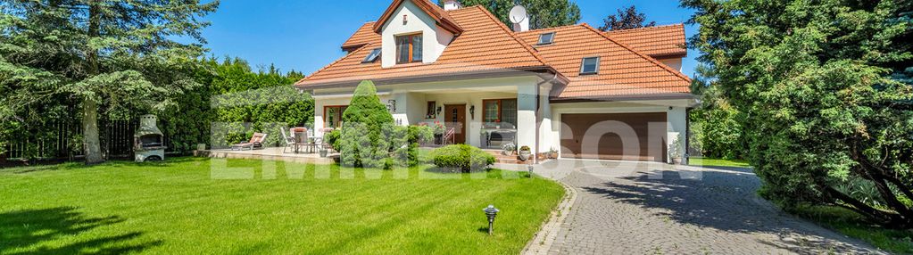 Dom wolnostojący / piękny ogród / 700 m do kolejki