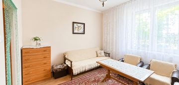 2 pokoje z oddzielną kuchnią , parter