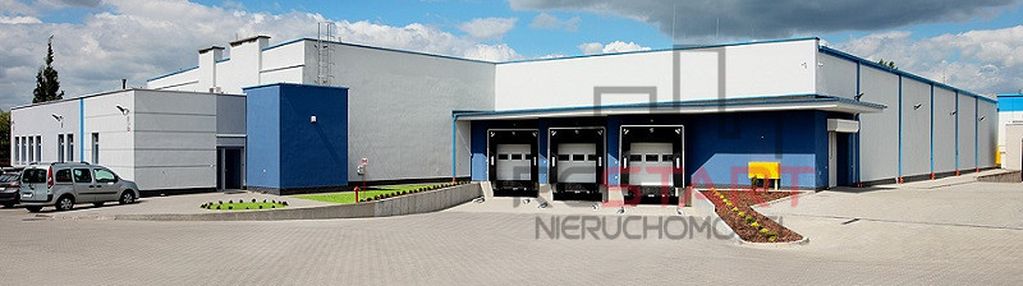 Pod usługi, przy głównej ulicy.