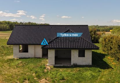 Dom jednorodzinny parterowy z wielospadowym dachem