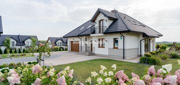 Dom wolnostojący 273 m², działka 18 ar – węgrzce