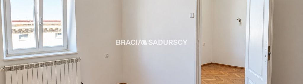 W centrum, blisko dworca i rynku głównego