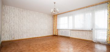 2 pokoje + osobno kuchnia, duzy balkon, 2 pietro