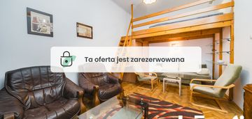 Ciche studio z antresolą i oddzielną kuchnią