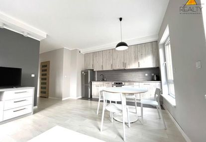 Jasne, przestronne z windą, balkonem i parkingiem