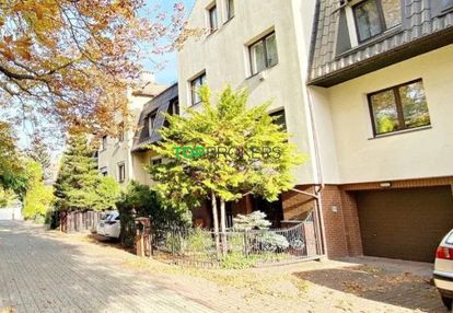 Przestronny dom z zabudowie szeregowej
