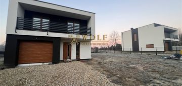 Nowoczesny dom wolnostojący w stanie deweloperskim