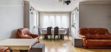 Dom z dużym potencjałem, kominkiem i piwnicą