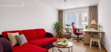 4 osobne pokoje/osobna kuchnia/metro 10min/nabiuro