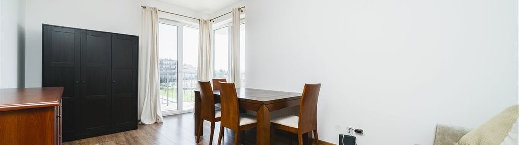2 pokoje, duży balkon, winda, komórka, m.postojowe