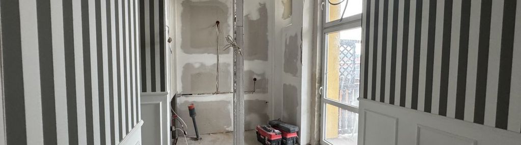 Nowe ładne mieszkanie sypialnią i balkonem