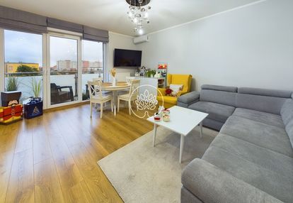 Zaświat, 3 pokoje, 2 miejsca w hali, komórka lok